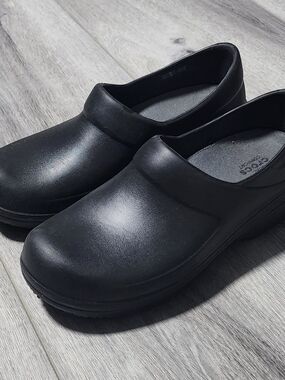 Crocs Neria Pro II Black Work Clogs Slip Resistant Shoee Womens Size 8
